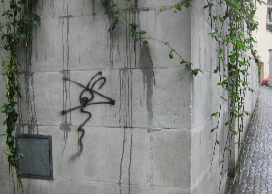 'BIRD' streetart figur beim lindenhof zrich im oktober 2011. auf dem lindenhof ist das protest-camp der occupy-bewegung