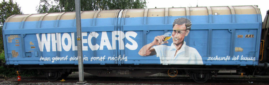 ZUKUNFT IST LUXUS SBB-güterwagen graffiti. WHOLE CARS, man leistet sich ja sonst nichts