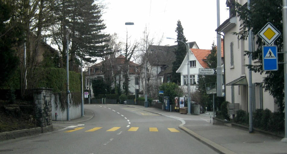 Bergstrasse Zrich-Hottingen bei der Abzweigung zum Hallenbad Bungertwies. Zrcher Stadtansichten