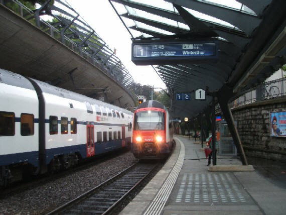 BAHNHOF STADELHOFEN ZRICH. S-Bahn Zug