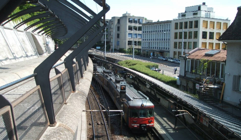 Die 'Mirage', Urahnin aller Zrcher S-Bahn-Zge, am Bahnhof Stadelhofen. Sie fuhr  hier schon in den sechziger Jahren als 'Goldkstenexpress' von Stadelhofen nach Ksnacht, Meilen und Rapperswil. Ihre letzte Fahrt machte sie im Dezember 2008
