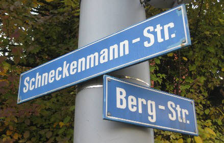 Ecke Schneckenmann-Strasse und Bergstrasse Zrich-Fluntern. Strassentafel
